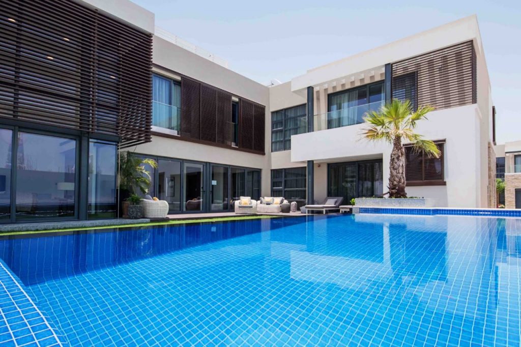 Grande Villa de luxe 5 chambres avec jardin et piscine - Dubai Immobilier